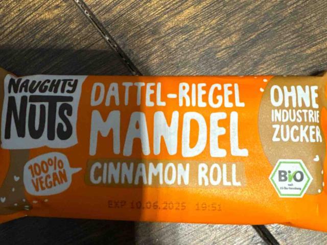 Dattel-Riegel Mandel Cinnamon Roll by MiraG | Uploaded by: MiraG