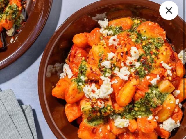 Gnocchi in Hirtenkäse-Tomatensauce, mit Pastinaken und Basilikum | Hochgeladen von: clairestw