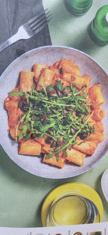 Frische Paccheri in Piri-Piri-Paprikasoße, getoppt mit Rucola un | Hochgeladen von: Carmen90