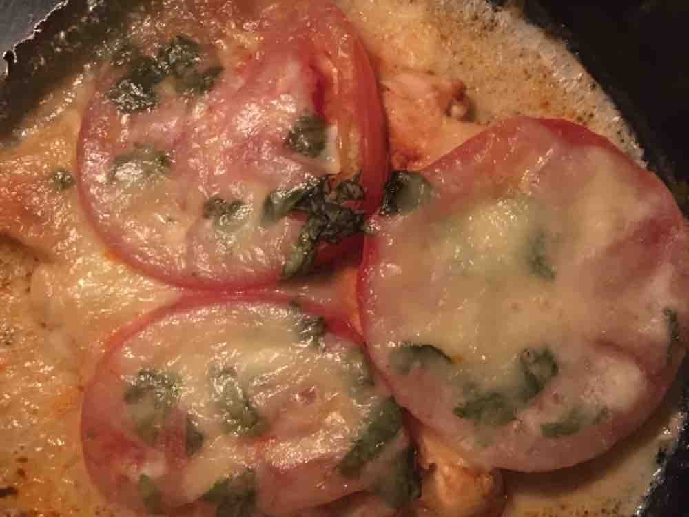 Viennafood, Überbackene Hühnerbrust mit Basilikum, Mozzarella, Tomaten ...