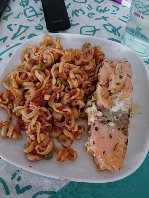 Nudeln mit Lachs von Ekaterini Coutri | Hochgeladen von: Ekaterini Coutri