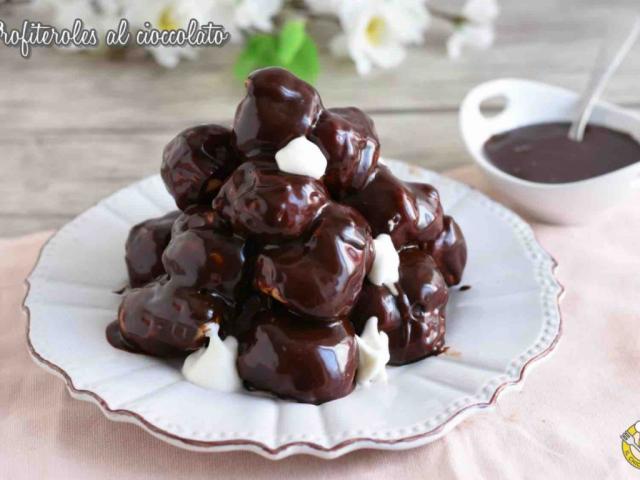 Profiteroles, dolce by alexghid | Uploaded by: alexghid