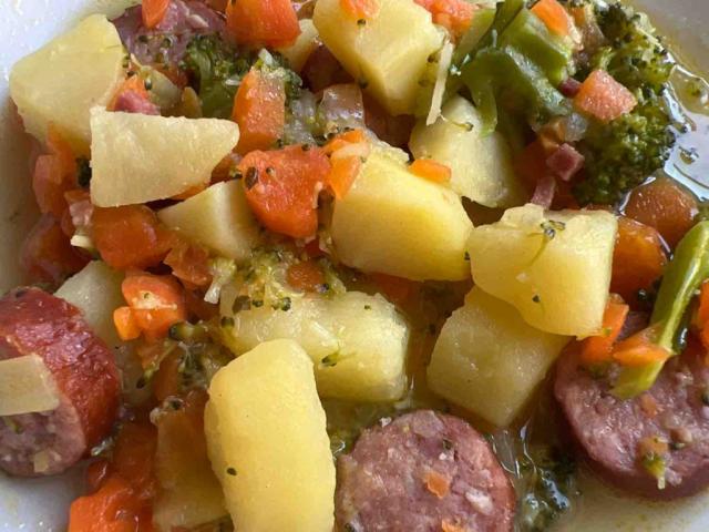 Gemüseeintopf mit Kartoffeln und Würstchen von christi92 | Hochgeladen von: christi92
