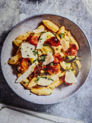 Italienische Schupfnudelpfanne in Rahmsoße, mit Zucchini und Kir | Hochgeladen von: shadow_2603