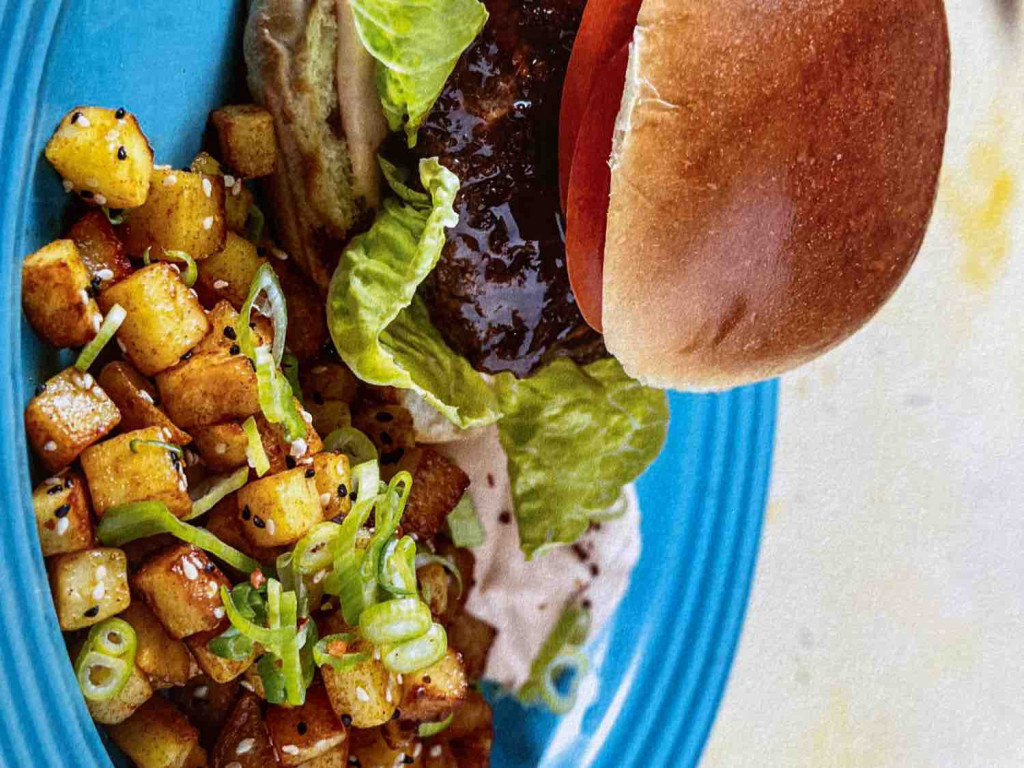 HelloFresh, Bulgogi Beef Burger mit Nigella Kartoffeln und Sweet Chili