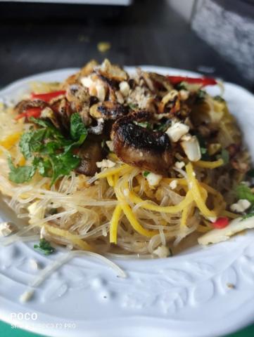 Thai Glasnudeln mit Möhrenspaghetti getoppt von katkatbanana | Hochgeladen von: katkatbanana