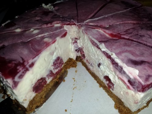 Sauerkirsch-Frischk&auml;se-Sahne-Torte | Hochgeladen von: mjedmjb