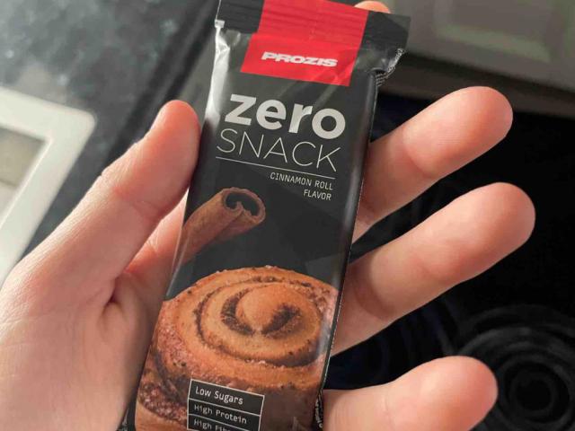 zero snack cinnamon roll by luon | Uploaded by: luon