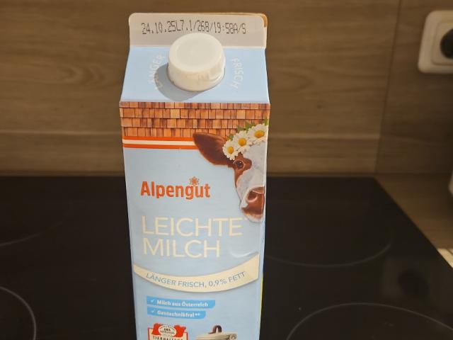 Hochgeladen von: Simone Ndrf Hochgeladen von: Simone Ndrf