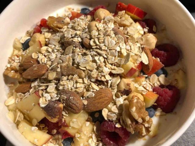 Müsli-Bowl mit Apfel, mit Joghurt von msfts347 | Hochgeladen von: msfts347