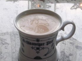 Schwarzer Tee mit Milch (1,5 % F.) u. Zucker | Hochgeladen von: Heidi