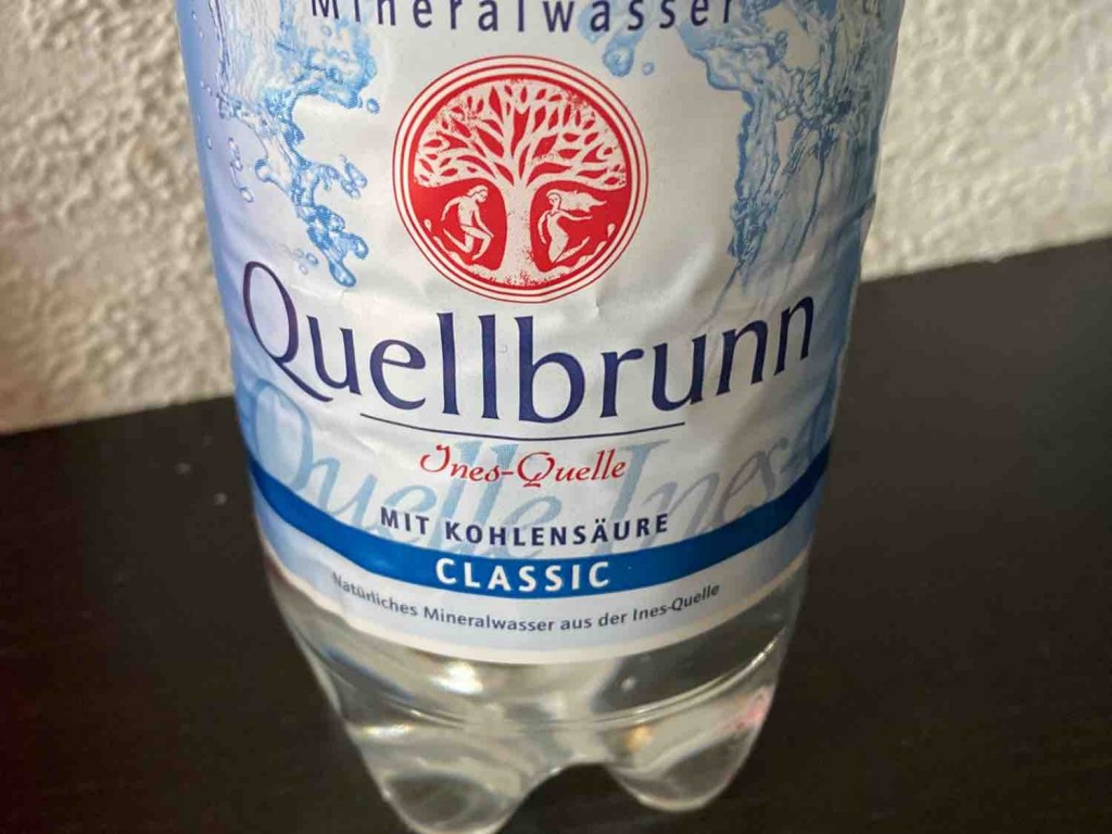 Quellbrunn Mineralwasser mit Kohlensäure Classic, neutral von Lu | Hochgeladen von: LuminousFish