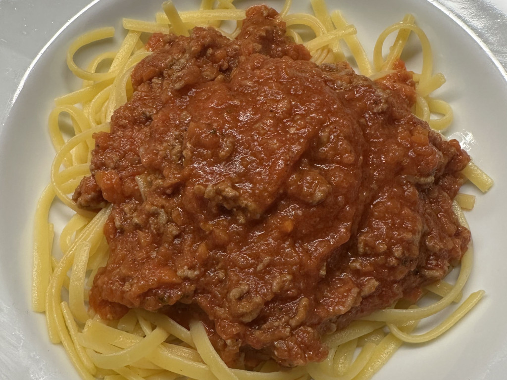 Bolognese (700g passierte Tomaten,400g Rinderhack,215g Karotte), | Hochgeladen von: CheyenneH