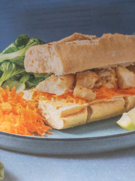 Seelachs-Sandwich mit Sriracha-Mayo, dazu Pak Choi und Karottens | Hochgeladen von: Minke1975