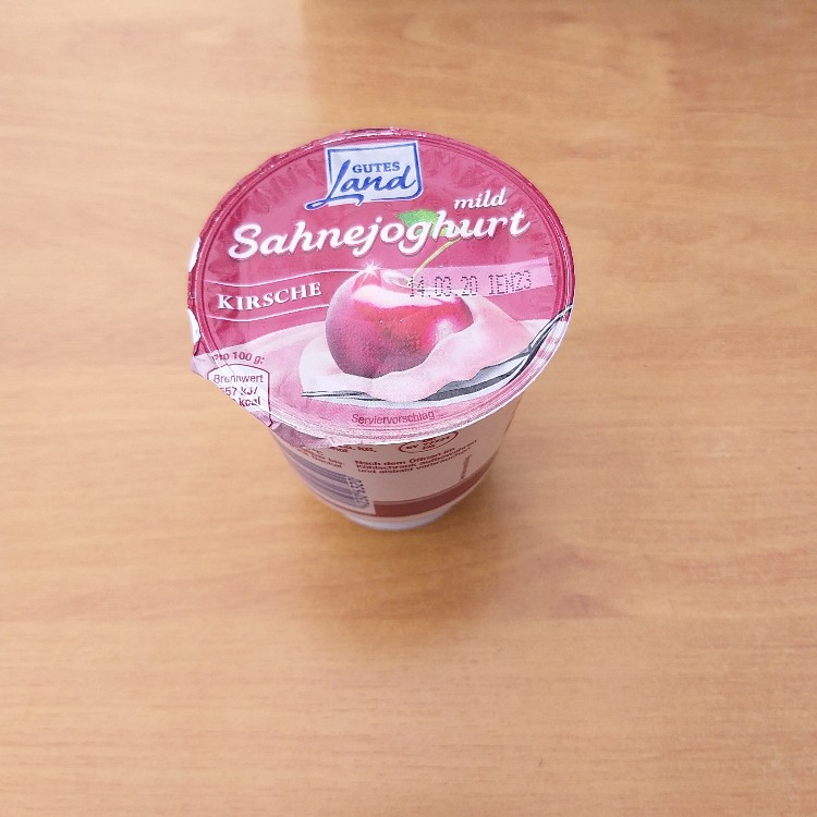 Sahnejoghurt , mit Kirsche  von HouseDwarf | Hochgeladen von: HouseDwarf