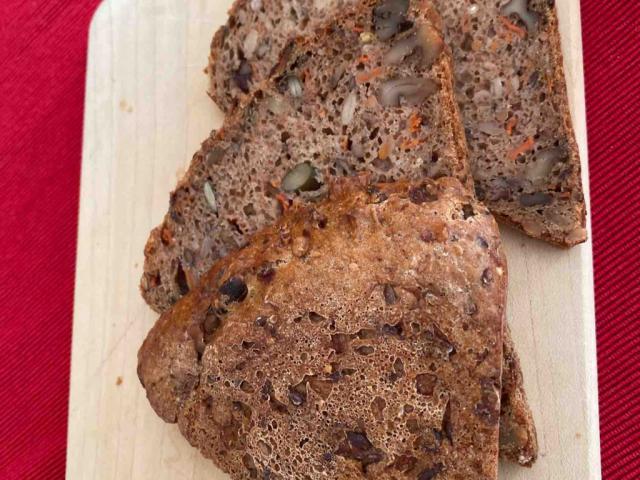 Dinkel Möhre Walnuss  Brot (junge  Bäckerei) von melse | Hochgeladen von: melse