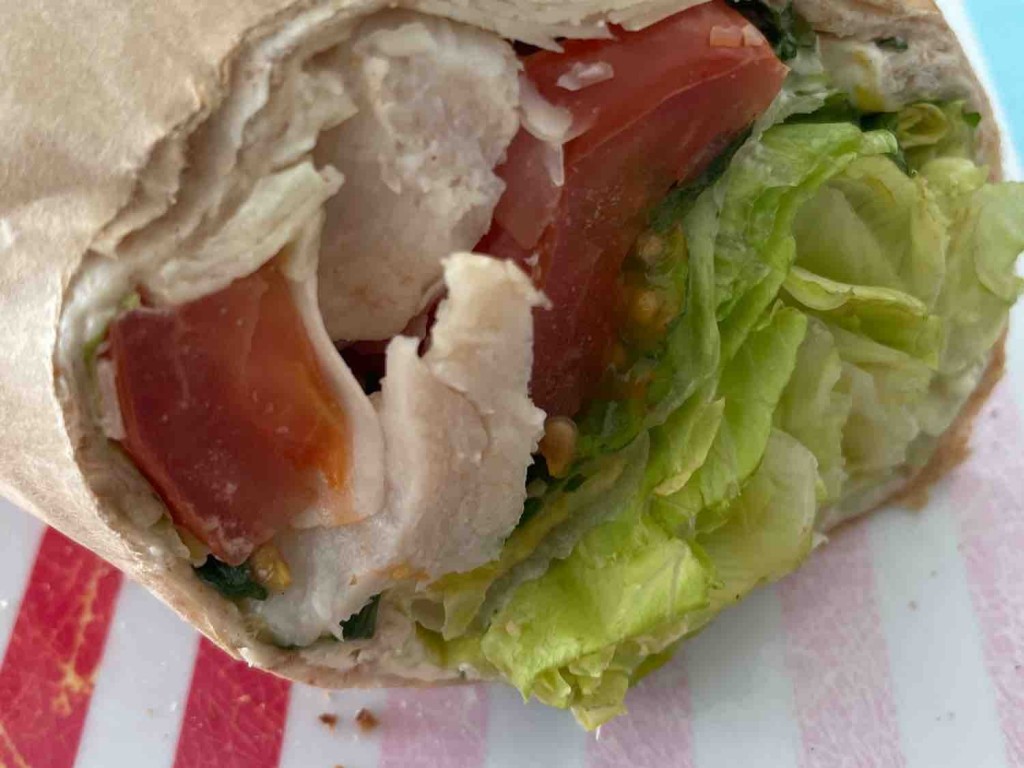 Wrap gefüllt mit Hähnchenfleisch und Salat von matbe | Hochgeladen von: matbe