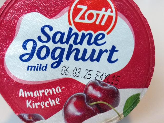 Zott Sahne Joghurt, Amarena Kirsch von Mel1902 | Hochgeladen von: Mel1902