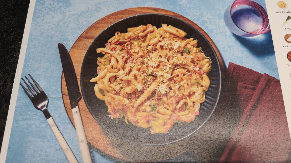 One-pan frische Eierspätzle mit Bacon, in cremiger Tomaten-Porre | Hochgeladen von: germanotter