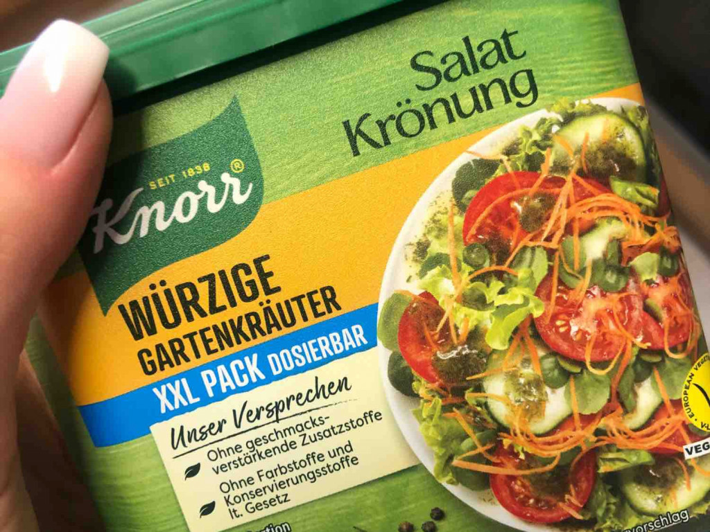 Salatkrönung, Würzige Gartenkräuter von AaliyahG | Hochgeladen von: AaliyahG