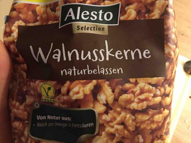 Walnuts Alesto by markuslex | Uploaded by: markuslex