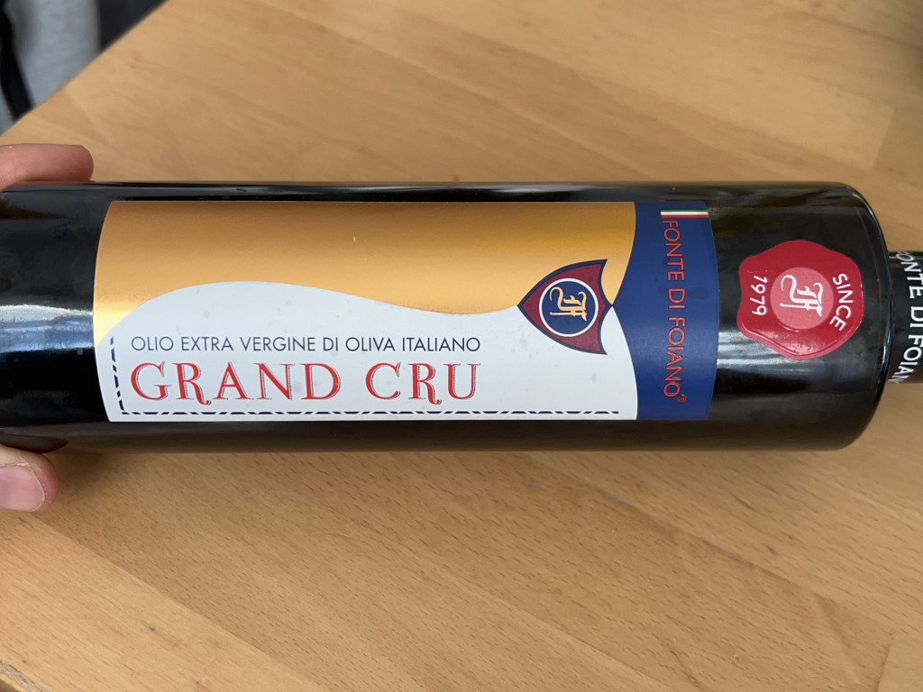 Fonte Di Foiano Grand Cru Olivenöl, Olio Extra Vergine von Bende | Hochgeladen von: BenderM Fonte Di Foiano Grand Cru Olivenöl, Olio Extra Vergine von Bende | Hochgeladen von: BenderM
