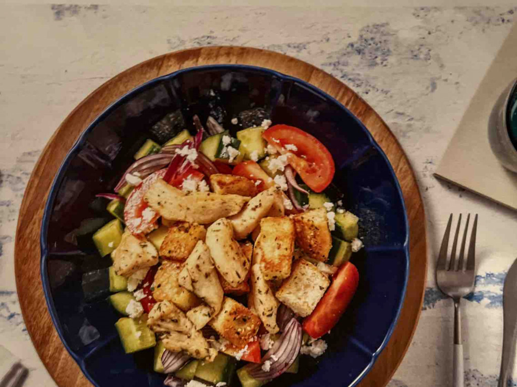 Hähnchenstreifen auf griechischem Salat von reamjie | Hochgeladen von: reamjie