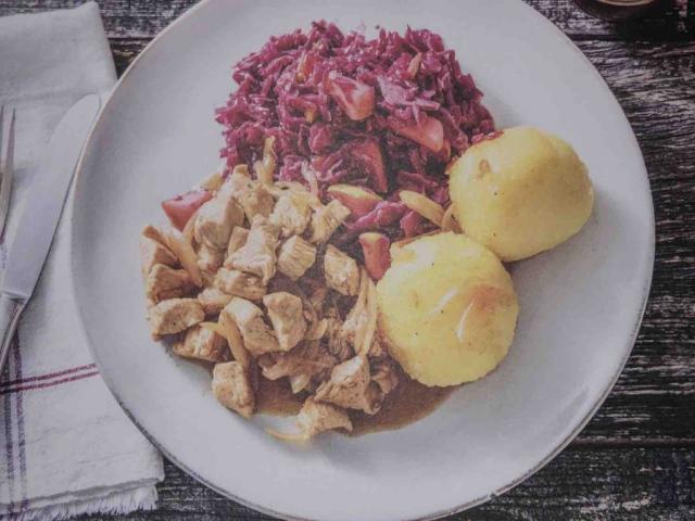 Klassisches Putenbrustgulasch, mit Apfelrotkraut und Klößen von  | Hochgeladen von: marryhuss