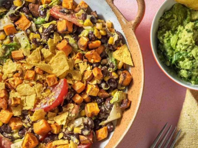 Veganer Tex-Mex-Salat, mit Tortilla-Chips und Guacamole von Besh | Hochgeladen von: Beshr