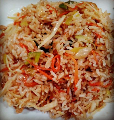 Gebratener Reis, mit Hühnerfleisch und Gemüse | Hochgeladen von: SF16