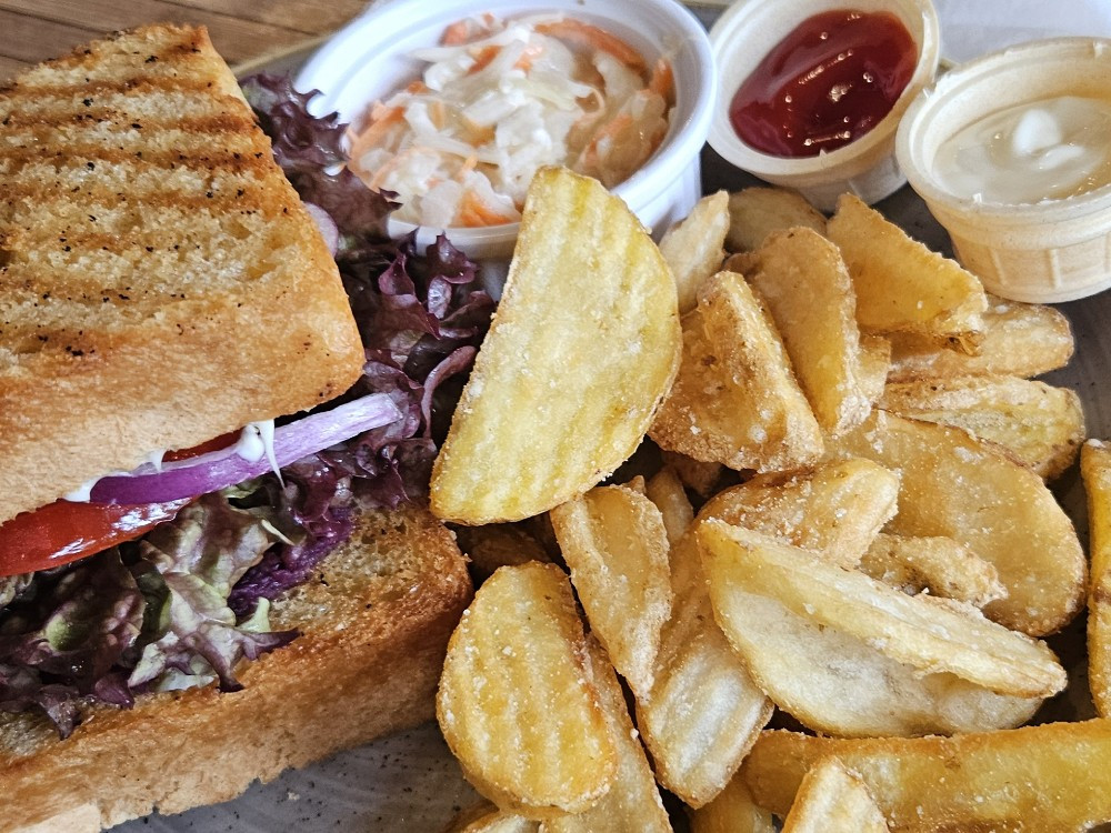 Putenbrust-Sandwich mit Pommes-Crispers und Coleslaw [Tropical]  | Hochgeladen von: BlAckZ3c
