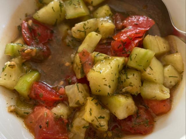 Tomaten-Gurken-Salat, mit Balsamicoessig und Öl von drwernerschm | Hochgeladen von: drwernerschmidt49