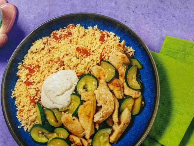 Hähnchen-Zucchini-Couscous, mit getr.Tomaten von normanbeyer | Hochgeladen von: normanbeyer