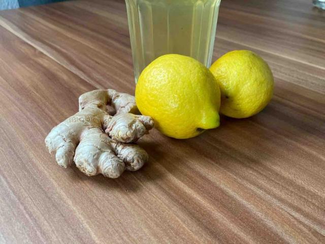 Grüner Tee mit frischer Zitrone und frischem Ingwer von Julez123 | Hochgeladen von: Julez1234