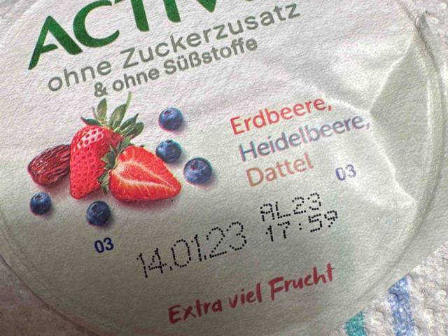 Joghurt Erdbeere/Heidelbeere/Dattel, nach Activia von LuminousFi | Hochgeladen von: LuminousFish