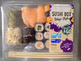 Sushi Box Tokyo-Style, 460 gr., Lidl, mit Soyasauce | Hochgeladen von: aoesch