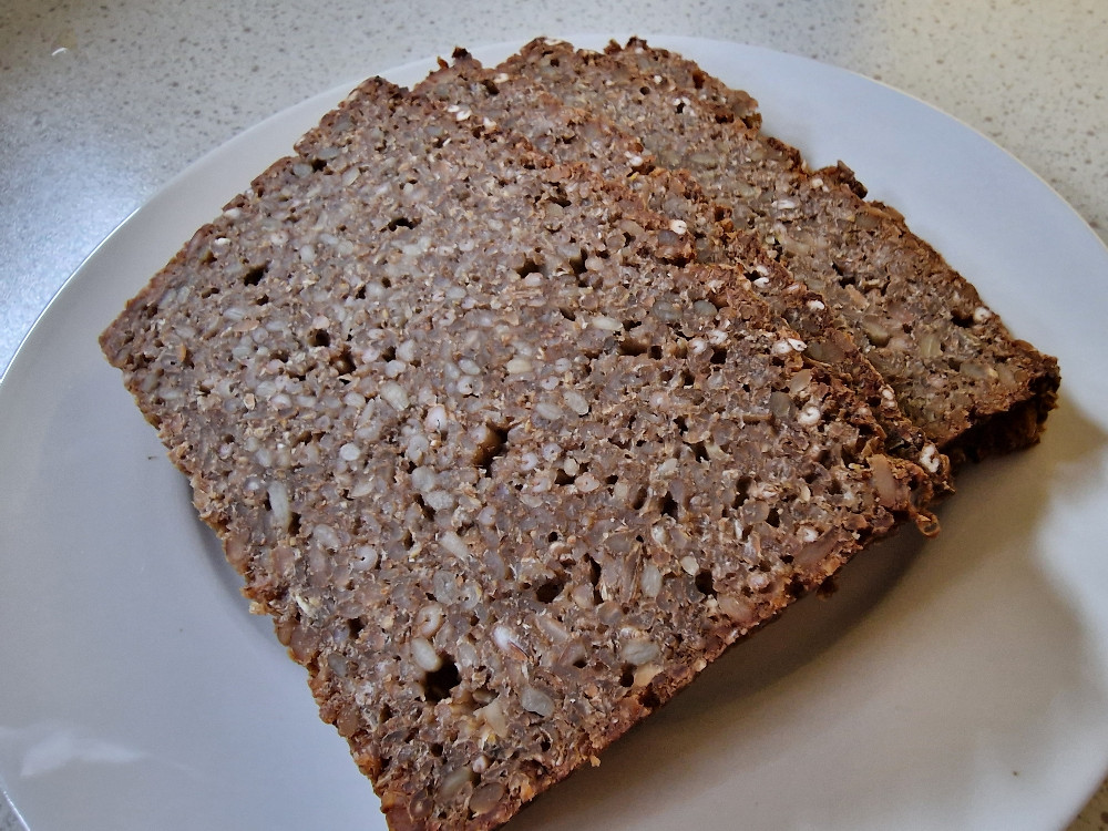 Schwarzbrot mit Sonne, (Mühle Erks Rezept) von MamaJoe | Hochgeladen von: MamaJoe