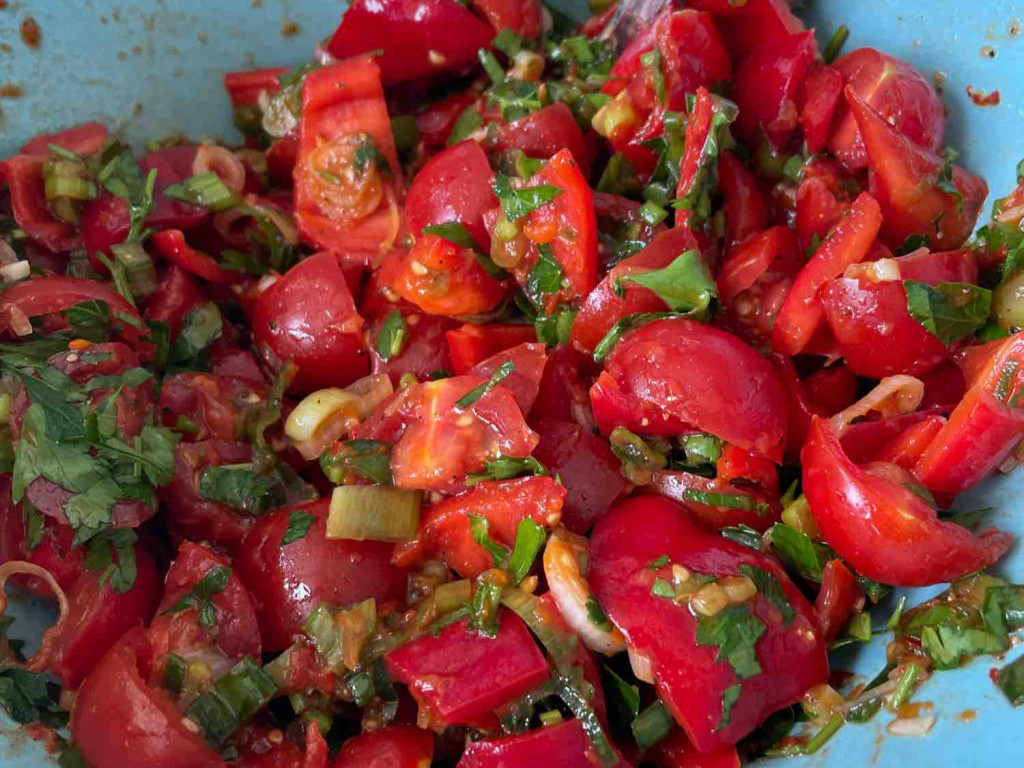 Tomatensalat, mit Ajvar-Dressing von Fergy | Hochgeladen von: Fergy