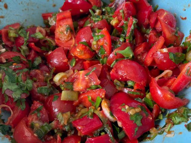 Tomatensalat, mit Ajvar-Dressing von Fergy | Hochgeladen von: Fergy