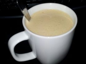 Bulletproofcoffee, mit 250ml Kaffee, 20g Butter und 10g Koko | Hochgeladen von: Maestra