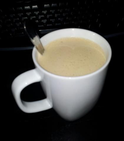 Bulletproofcoffee, mit 250ml Kaffee, 20g Butter und 10g Koko | Hochgeladen von: Maestra