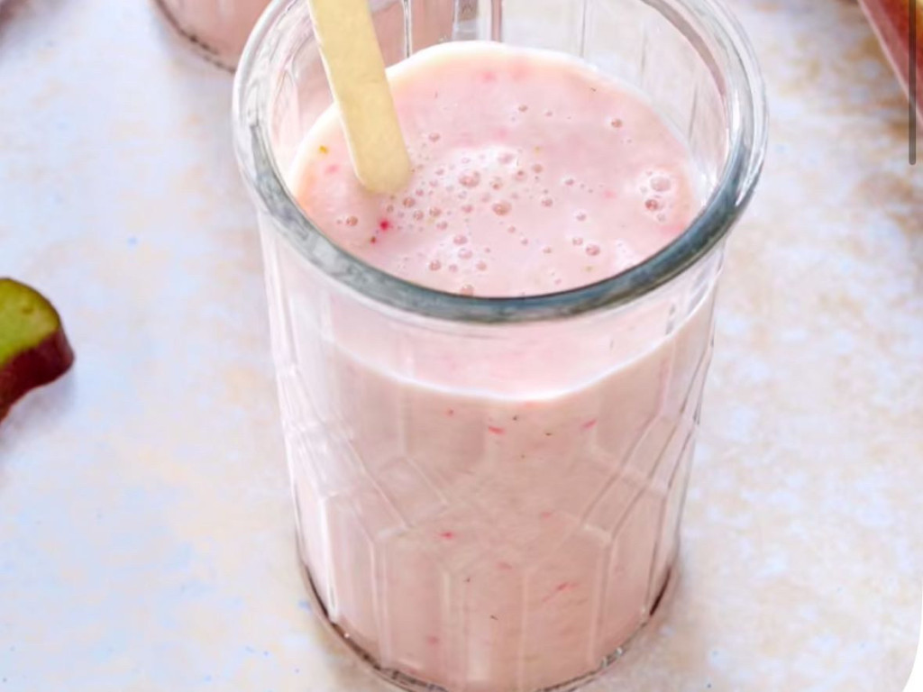 Rhabarber-Erdbeer-Smoothie von FitnessJulia | Hochgeladen von: FitnessJulia Rhabarber-Erdbeer-Smoothie von FitnessJulia | Hochgeladen von: FitnessJulia