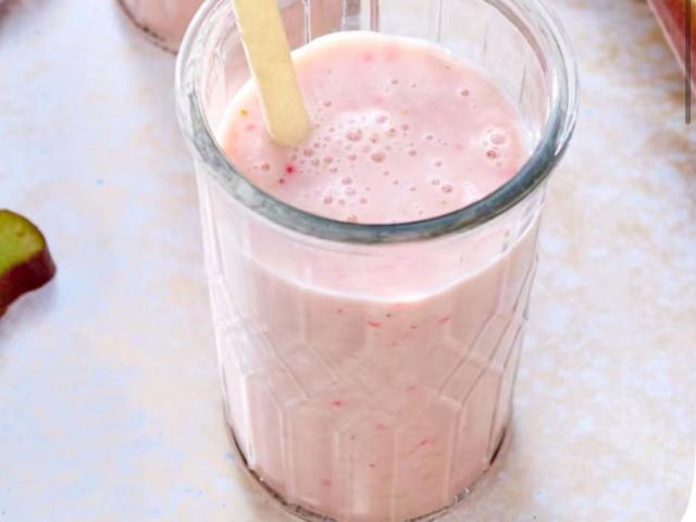 Rhabarber-Erdbeer-Smoothie von FitnessJulia | Hochgeladen von: FitnessJulia Rhabarber-Erdbeer-Smoothie von FitnessJulia | Hochgeladen von: FitnessJulia