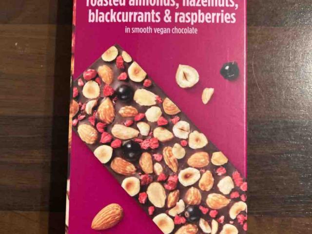 Vegan chocolate, roasted almonds, hazelnuts, blackcurrants & | Hochgeladen von: BetsyHamburg