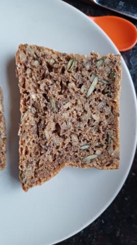 Vollkornbrot mit Samen von BettinaRani | Hochgeladen von: BettinaRani Vollkornbrot mit Samen von BettinaRani | Hochgeladen von: BettinaRani