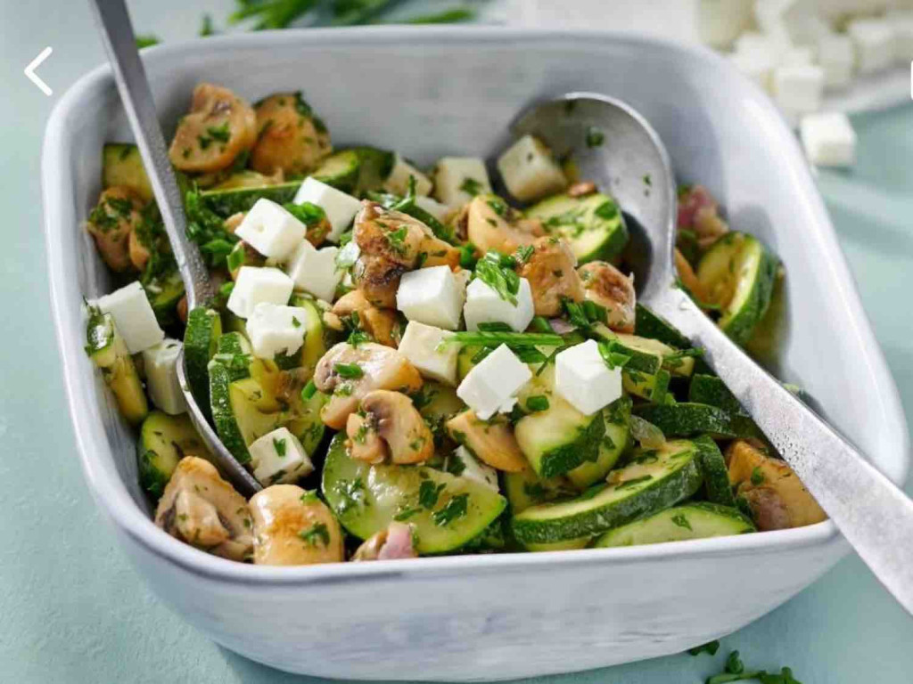 Warmer Zucchini-Champignon-Salat mit Feta von LaDiabla | Hochgeladen von: LaDiabla