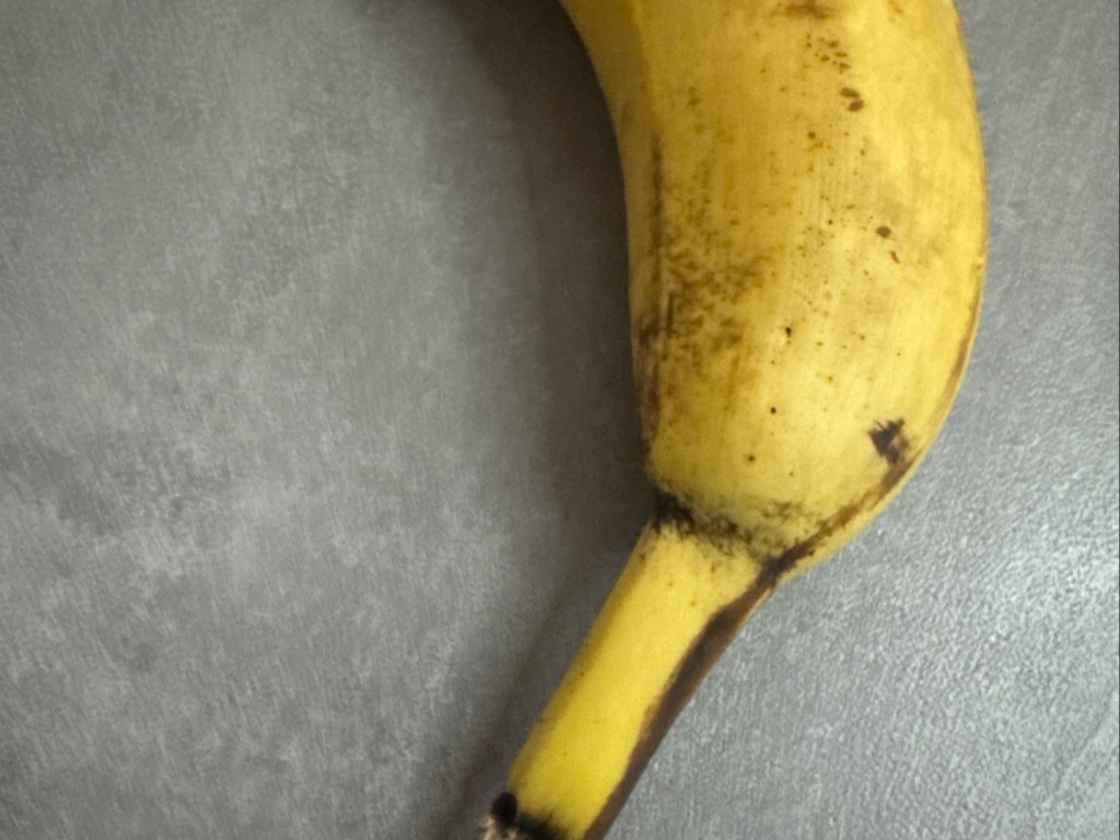 Banane, mit Schale von MikeHe | Hochgeladen von: MikeHe