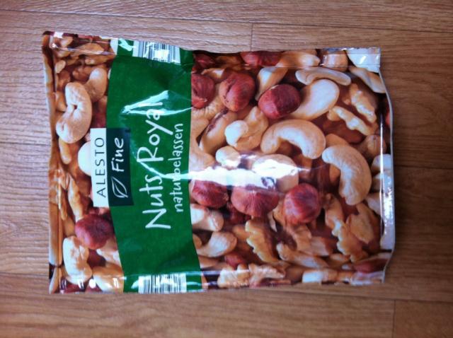 Nuts Royal | Uploaded by: wuschtsemmel