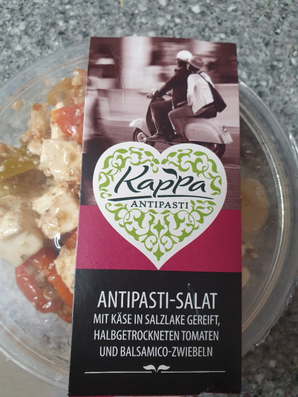 Antipasti-Salat, Käse in Salzlake, Tomaten, Balsamicozwiebeln vo | Hochgeladen von: grüpchen