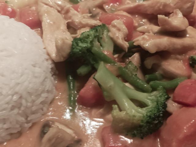 Hochgeladen von: moetreatsia